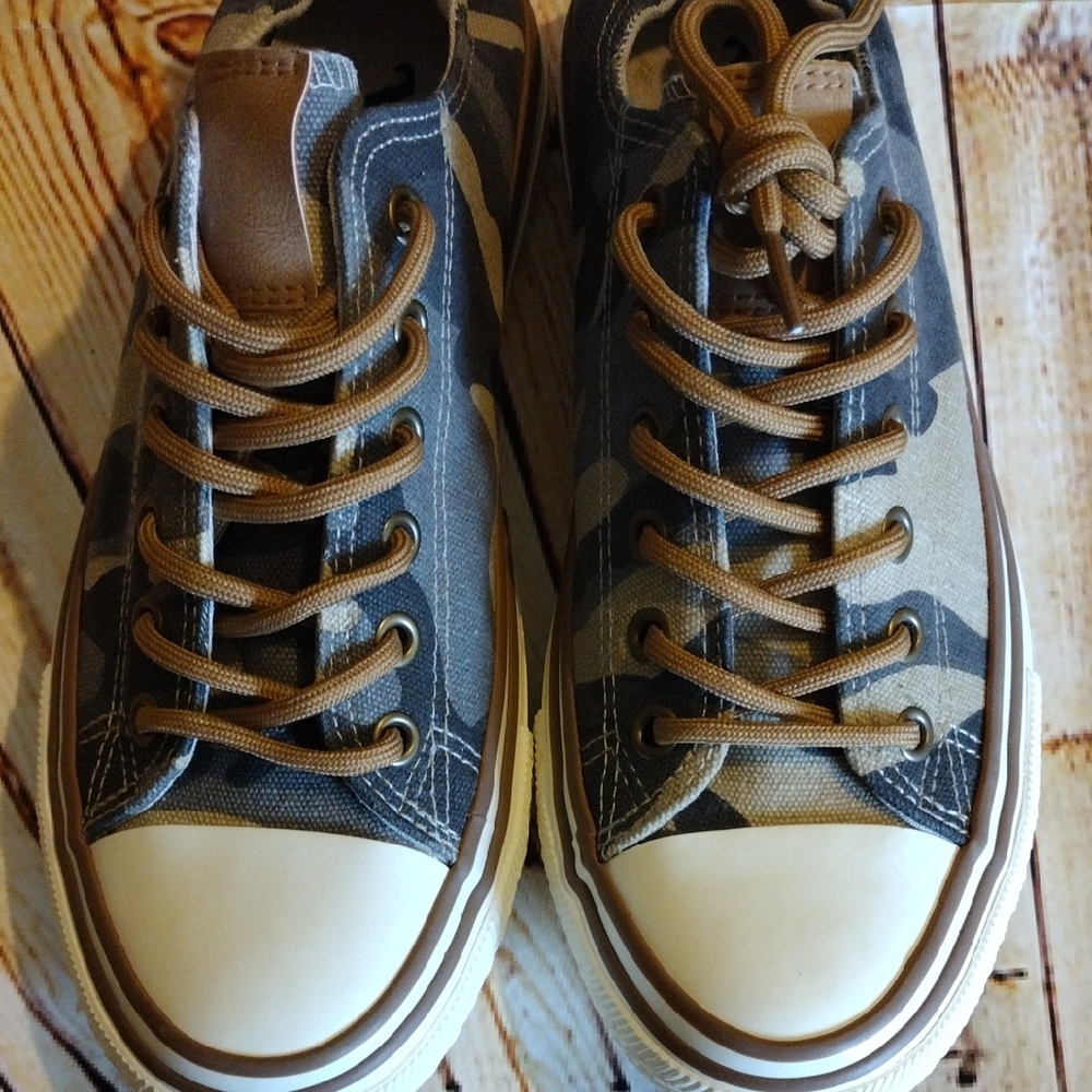 Very G Brown Camo Sneakers Canvas Low-Top Size 9 Women's - Picture 7 of 10